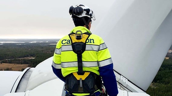 man on the top of wind mill_.jpg (124.7 KB)