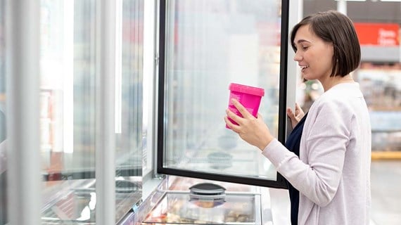 Happy customer in a supermarket_1200x628px.jpg (88.1 KB)